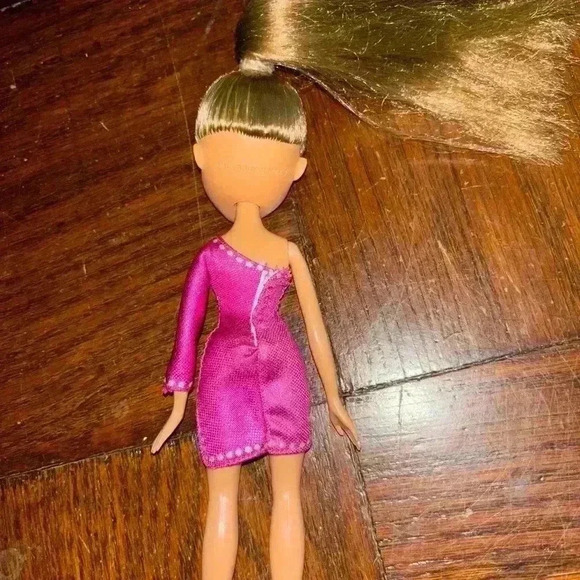 Bratz Yasmin doll - Picture 4 of 8